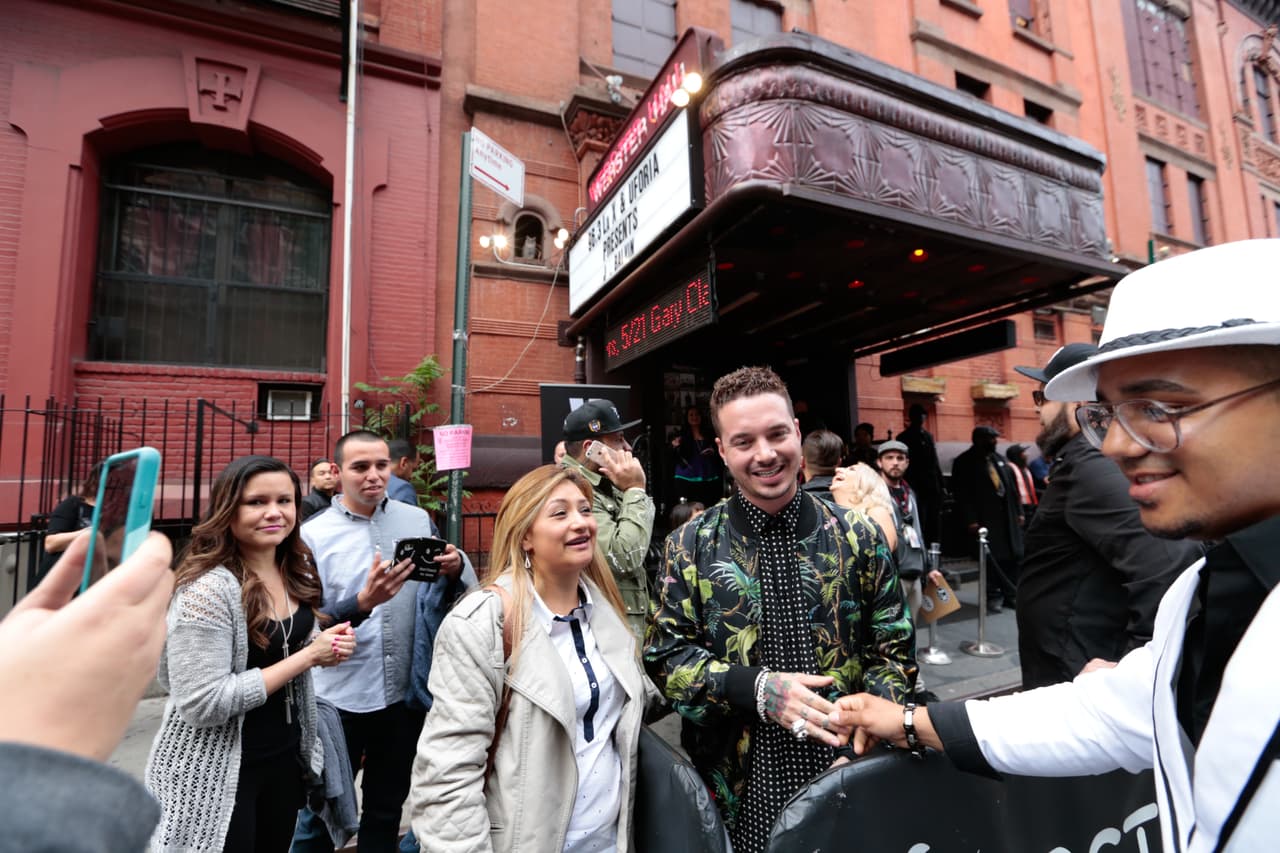 J Balvin hizo su entrada al Webster Hall a eso de las 7:30pm.