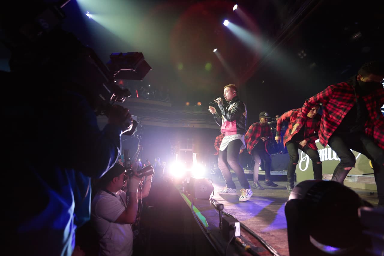 J Balvin rompiendo tarima en #LaXenPrivado.
