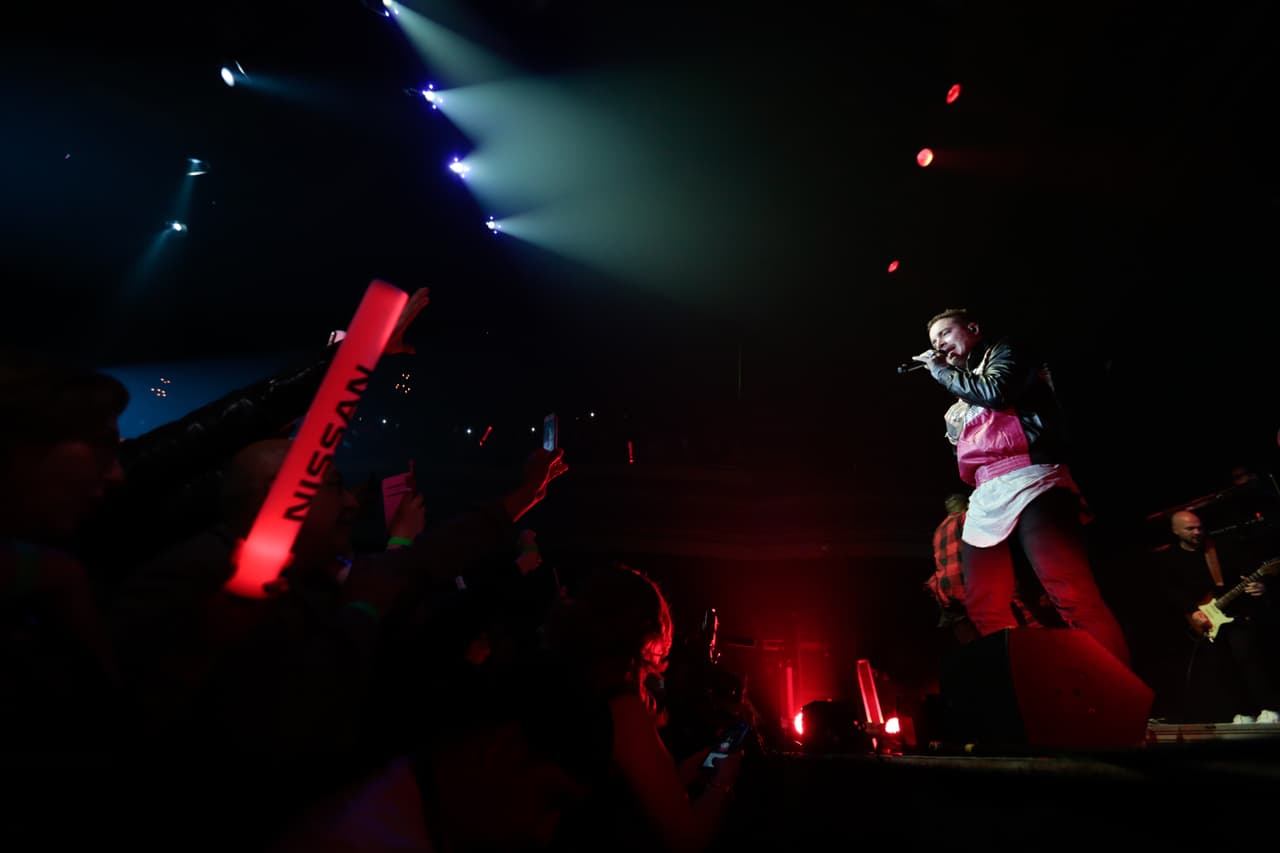 J Balvin rompiendo tarima en #LaXenPrivado.