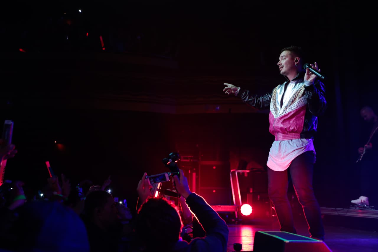 J Balvin rompiendo tarima en #LaXenPrivado.