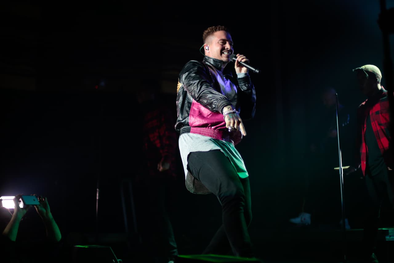 J Balvin rompiendo tarima en #LaXenPrivado.