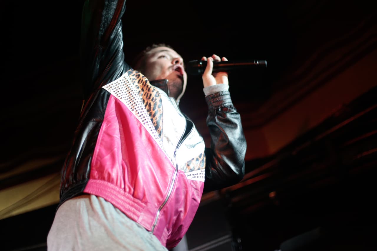 J Balvin rompiendo tarima en #LaXenPrivado.