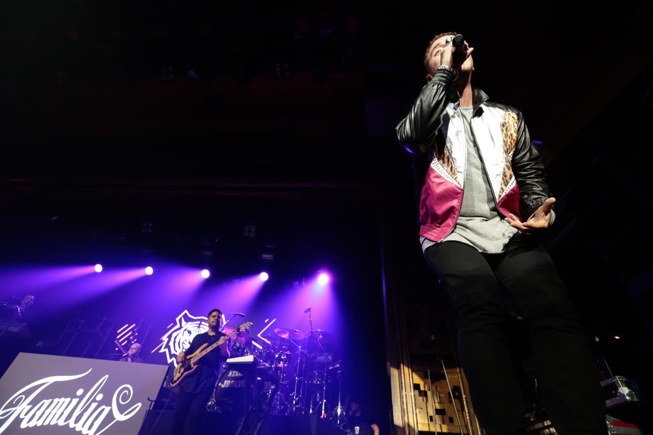 J Balvin rompiendo tarima en #LaXenPrivado.