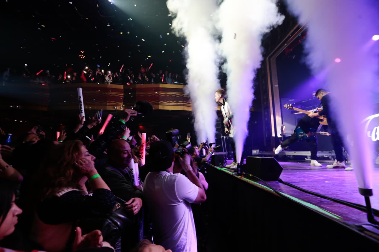 J Balvin rompiendo tarima en #LaXenPrivado.