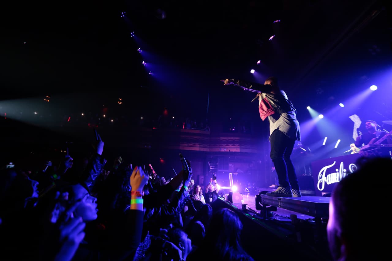 J Balvin rompiendo tarima en #LaXenPrivado.