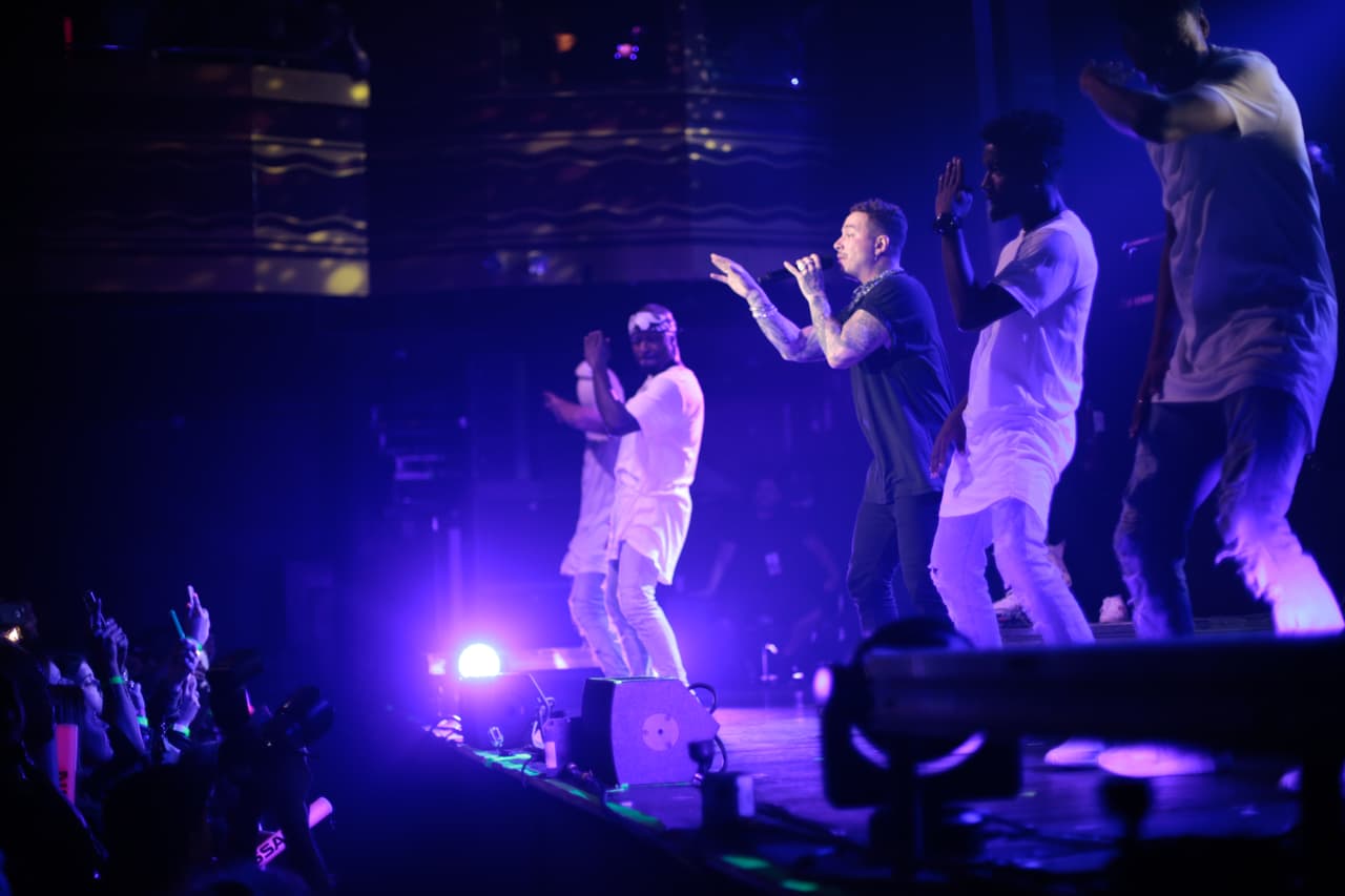 J Balvin rompiendo tarima en #LaXenPrivado.