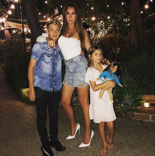 "Nunca sabes qué va a pensar la gente cuando subes fotos, pero me alegro de compartir con la gente que me brinda tanto cariño los momentos con mi familia", comentó para People en español.