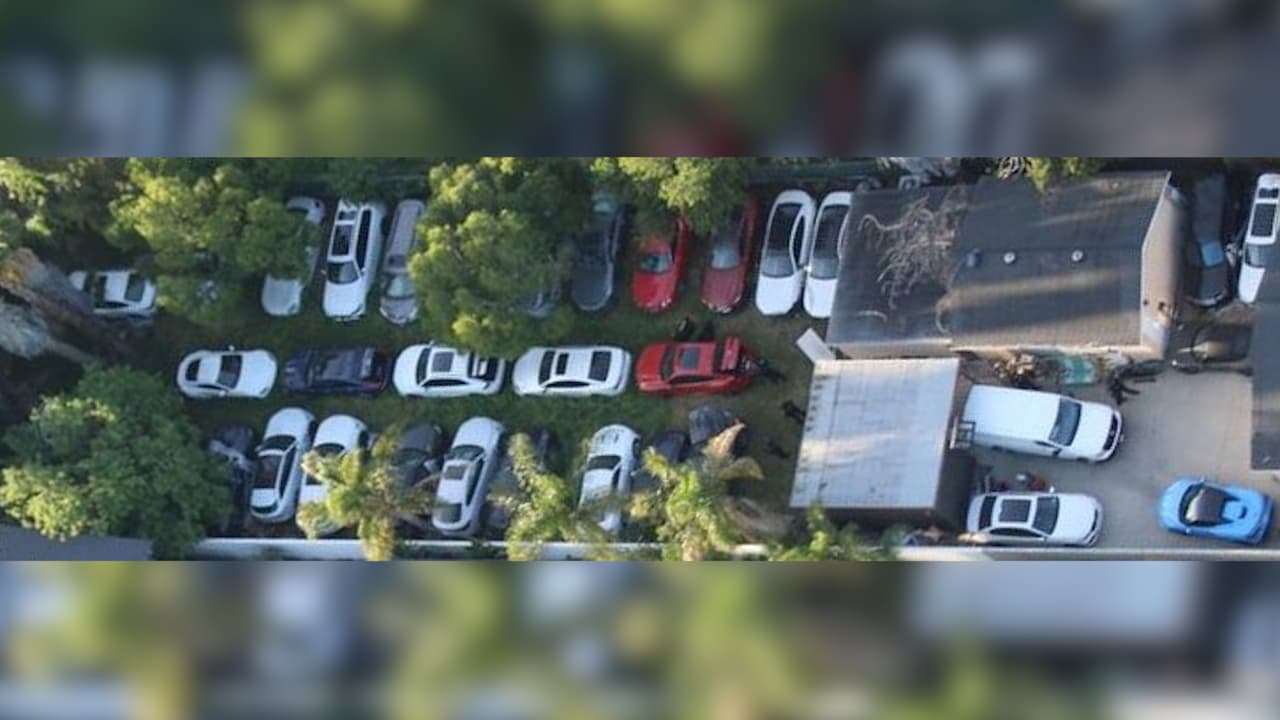 El inventario de autos decomisados incluye marcas como: Aston Martin, Bentley, BMW, Jaguar, Land Rover, Lexus, Mercedes Benz y Porsche.