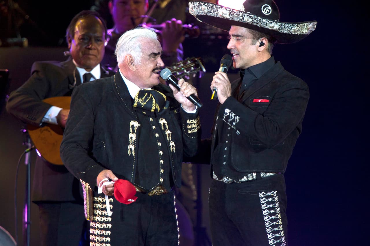 'El Potrillo' suspende nuevo disco por problemas de salud de Vicente Fernández