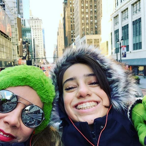 "Yo me operé la nariz y si a ella le acompleja tanto y se la quiere operar,
<b><a href="https://www.univision.com/famosos/cynthia-klitbo-apoyara-a-su-hija-si-decide-operarse-la-nariz-cuando-cumpla-15-anos-fotos" target="_blank">pues que se la opere</a></b>", mencionó en septiembre.
<br>