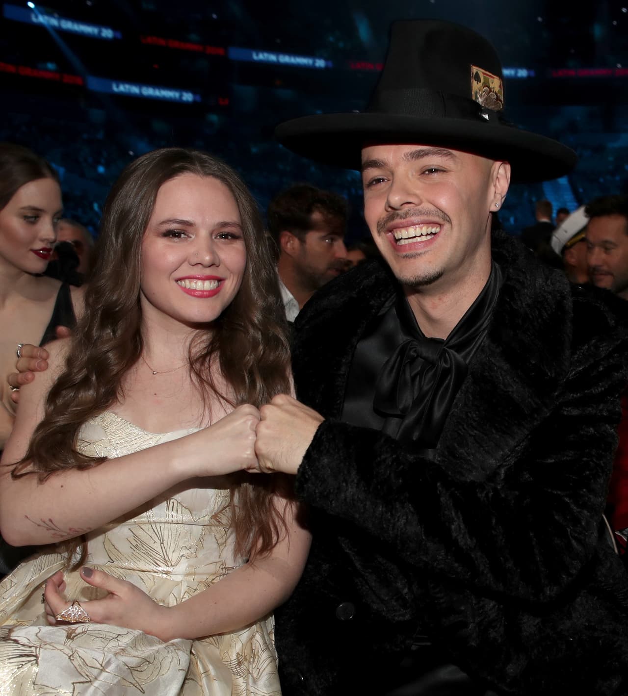 “Soy un ser humano que se enamoró de otro ser humano. Estoy viviendo mi vida, estoy feliz. La realidad es que si esta fecundación se hubiera dado entre un hombre y una mujer no me estarían haciendo estas preguntas, entonces creo que la noticia de que voy a ser mamá queda hasta ahí”, concluyó.