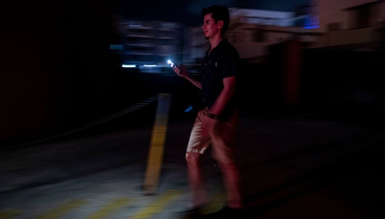"Algo sucedió": Aponte Hernández se dispone a investigar por qué fallaron los celulares con el apagón general
