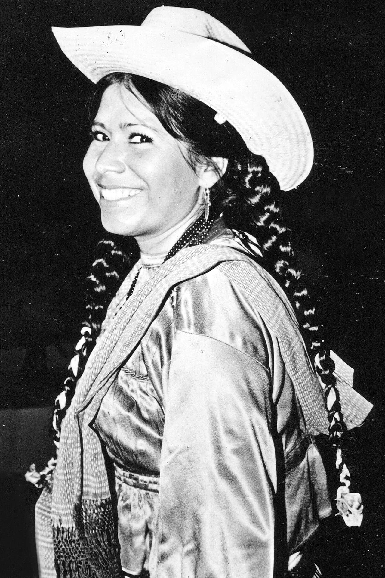 María Elena Velasco mejor conocida como "La India María" también padeció cáncer.