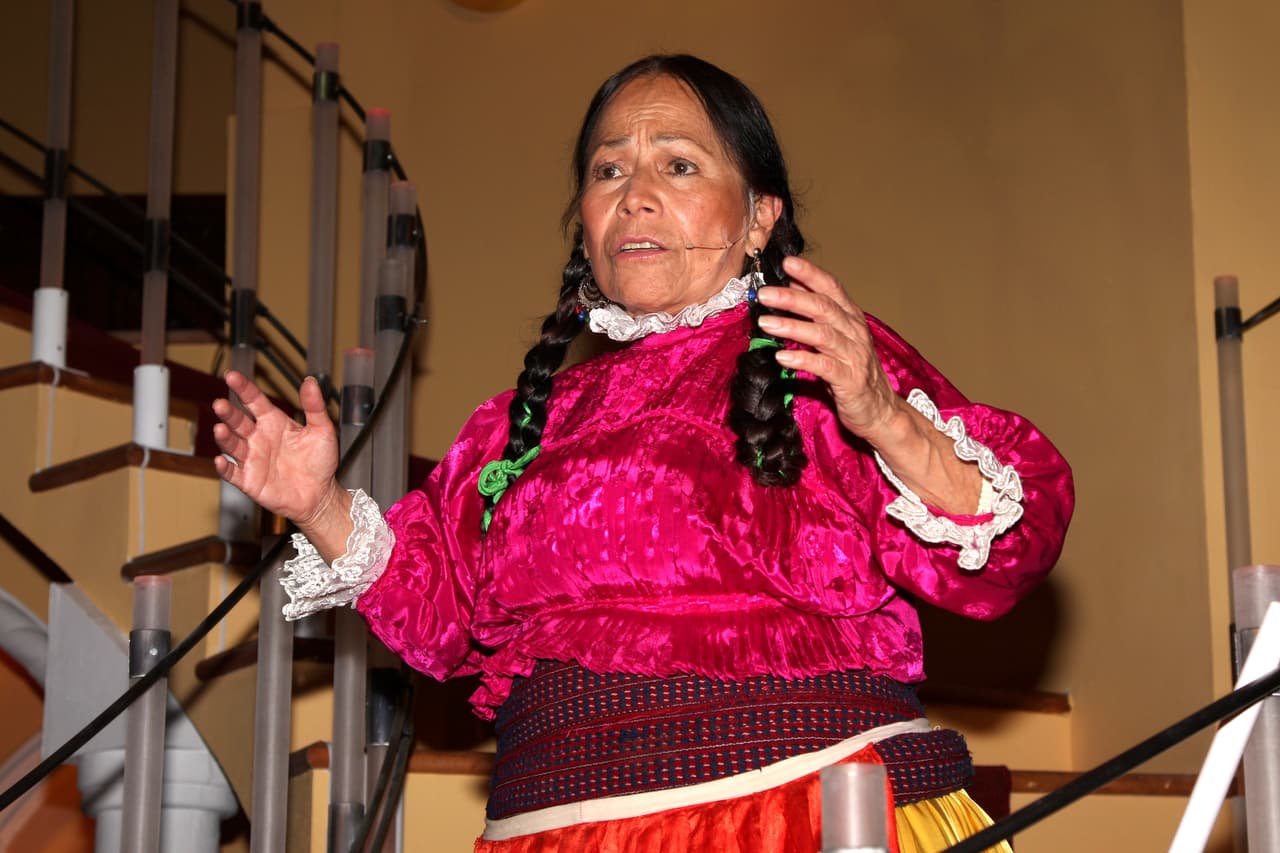 El 1 de mayo de 2015 perdió la batalla contra la enfermedad.