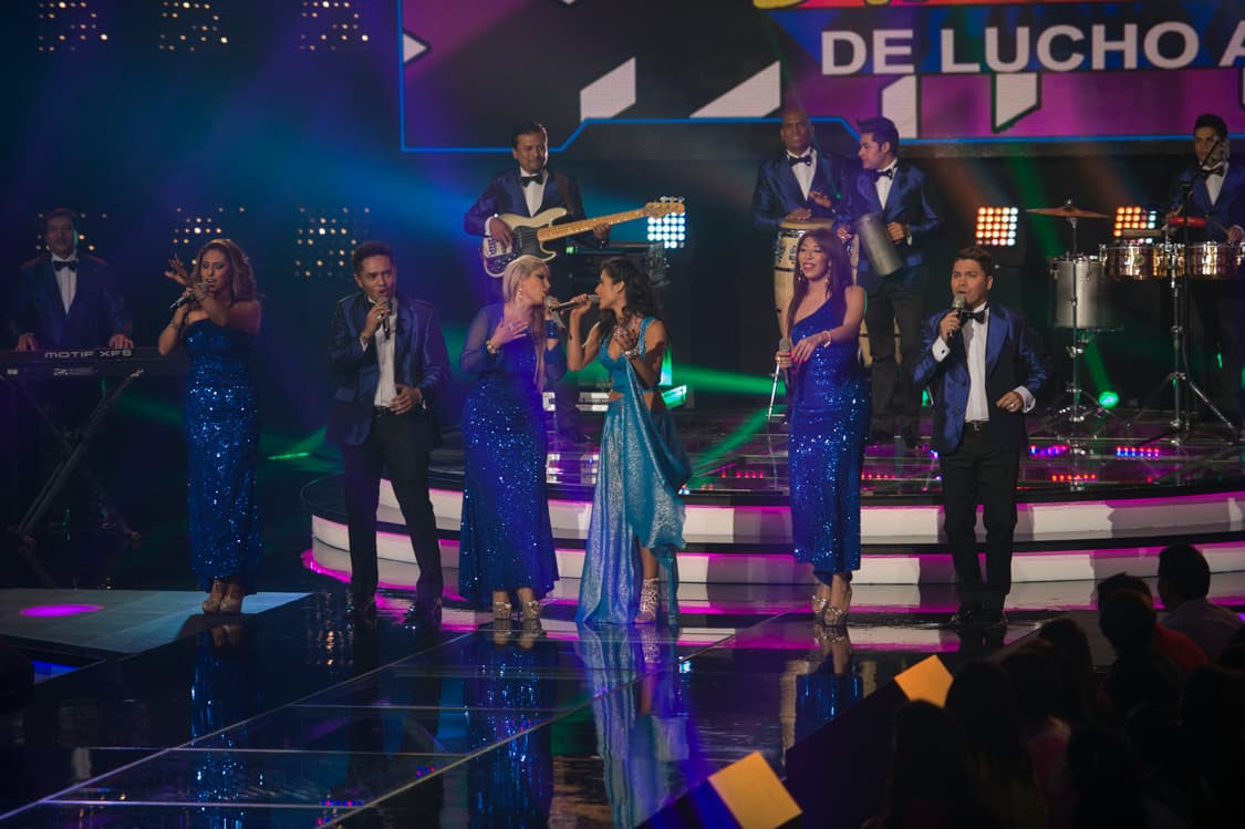 Gran lluvia de estrellas se dio cita, Carlos Rivera, Julión Álvarez, Ricardo Montaner, Moderatto, Kumbia All Starz y La Sonora Dinamita formaron parte de los musicales. La gran sorpresa de la noche fue el reencuentro de Pee Wee con los Kumbia All Starz, quien por desgracia fue el primer capitán eliminado junto con la Familia Gómez.