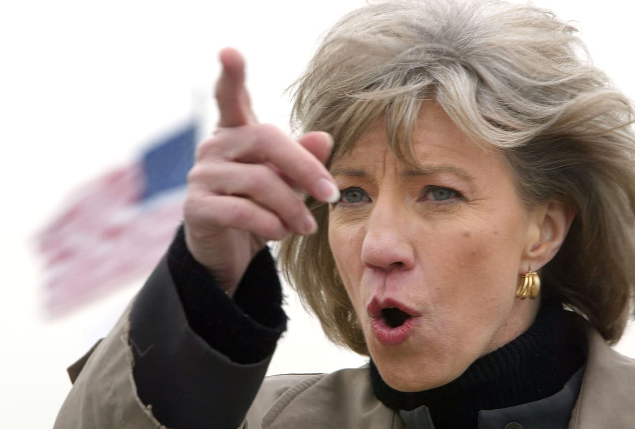 La primera secretaria del Interior: Gale Norton (1954). Fue la primera mujer en ocupar el cargo de Secretario del Interior de los Estados Unidos, desde 2001 hasta 2006,en la presidencia de George W. Bush.