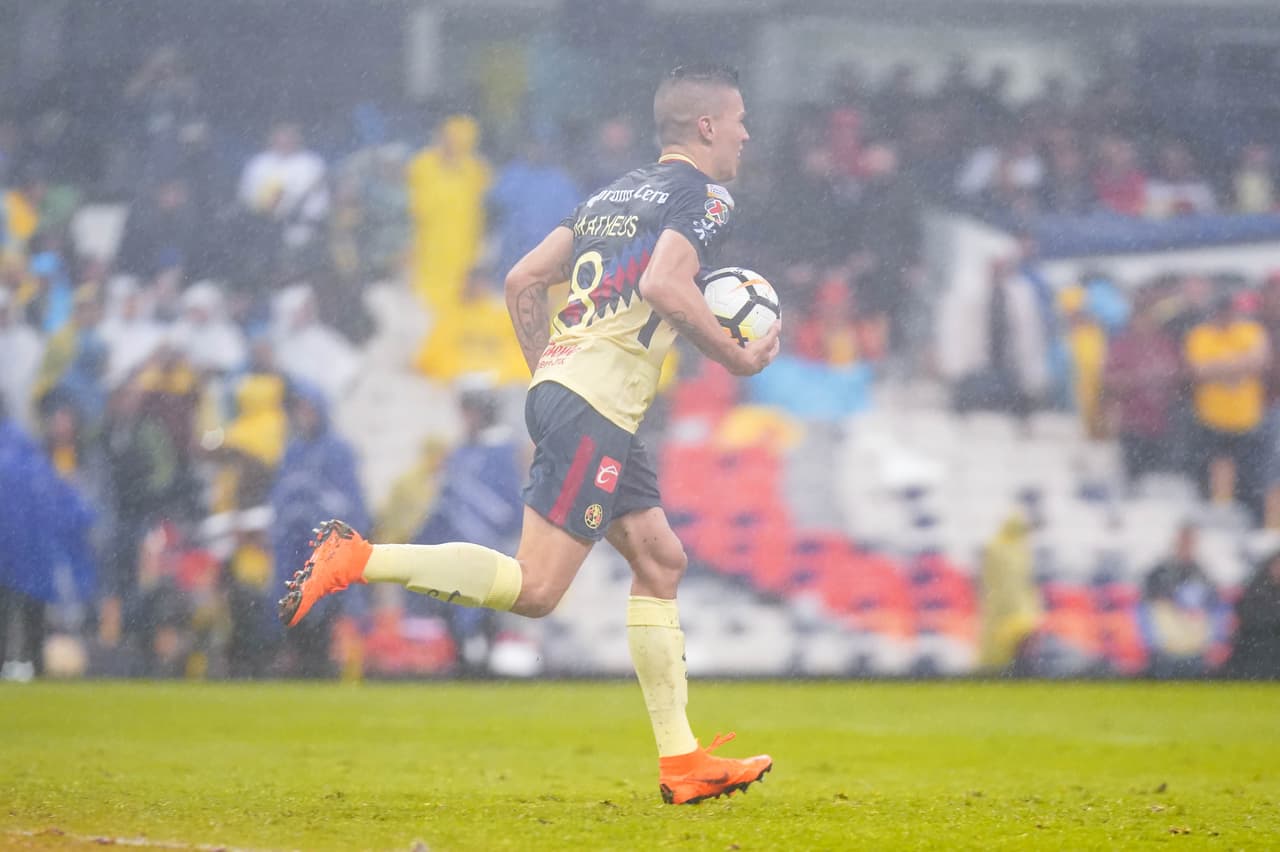 Quien sí pudo poner el empate fue Uribe, desde el punto penal, para evitar la caída del América. Sin embargo, ya solo quedaba un minuto por jugarse.