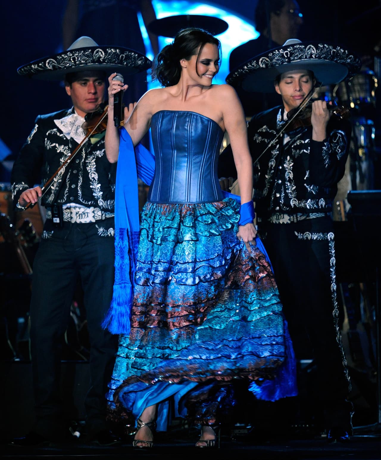 Es cantante y actriz de nacionalidad española, hija de los ya fallecidos cantantes, Rocío Dúrcal y Anotnio Morales "Junior".