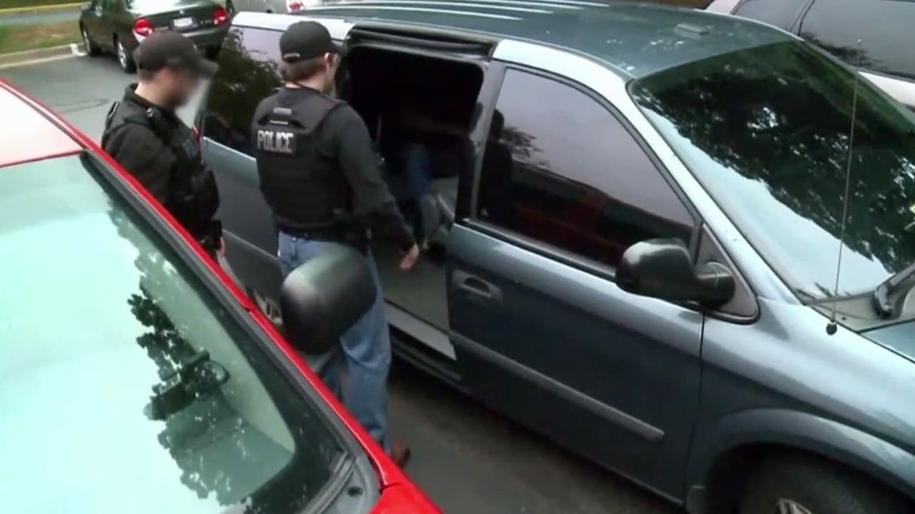 ¿Cómo identificar si estamos frente a un impostor que se hace pasar por agente de ICE?