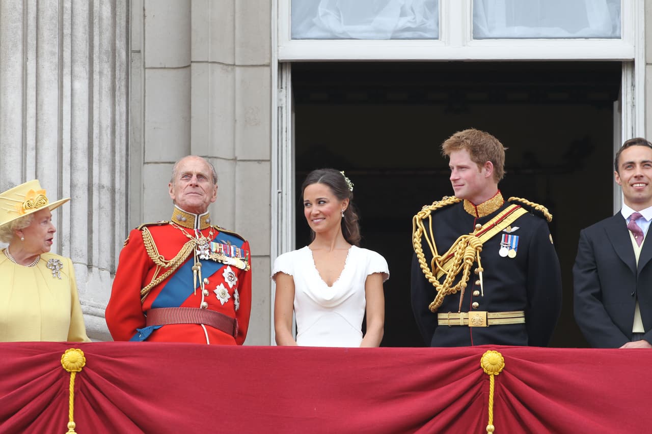 El príncipe Harry asistirá a la boda, sin embargo, medios de comunicación especulan que su novia, la actriz Meghan Markle no está invitada.