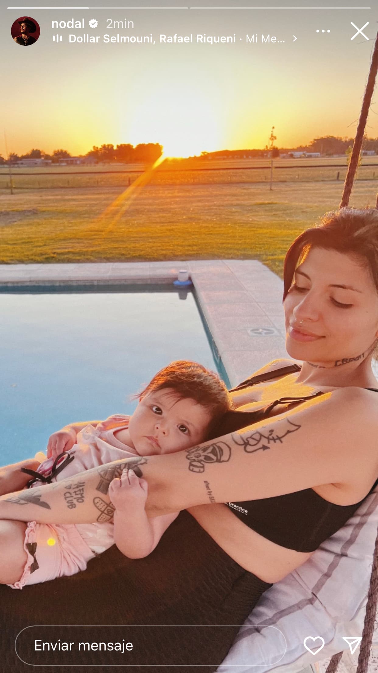 En redes sociales ya existe un debate sobre a quién se parece más la bebé: ¿a Nodal o a Cazzu?