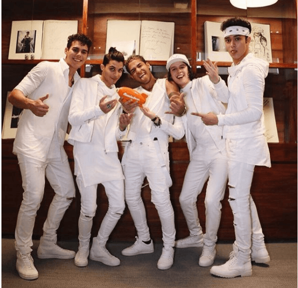 Los intérpretes de "Reggaetón lento" dejaron entrever que podrían realizar una colaboración con Ricky Martin para interpretar una canción.