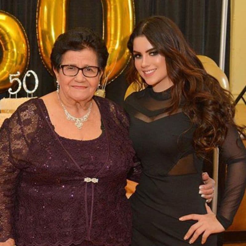 Raquel Cevallos junto a su abuela Orfita Fernández. Cevallos también pudo recuperarse del coronavirus. 
<br>
<br>