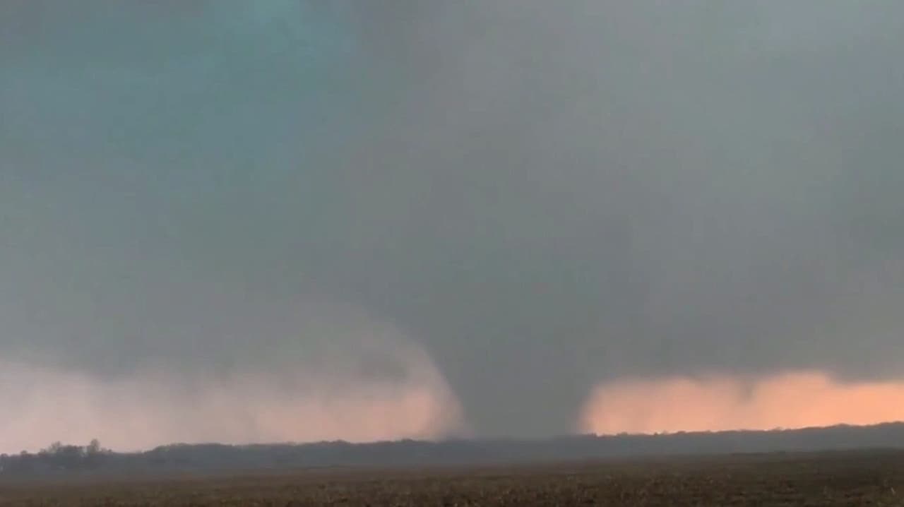 Video: Captan tornado al sur de Kankakee, en Illinois