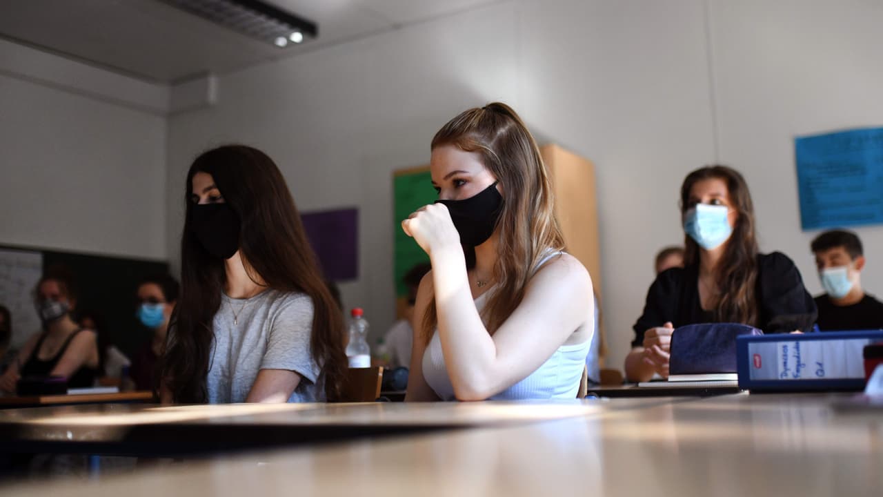 Superintendente de HISD propondrá medida para usar mascarillas en las escuelas