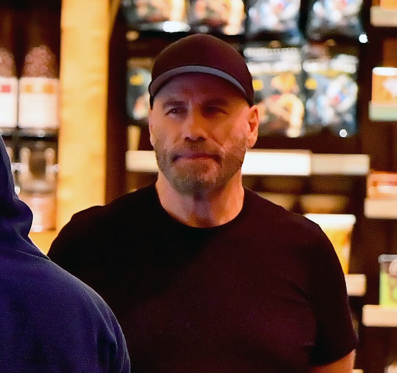 Y mostrarse al mundo tal cual, sin su abundante cabellera, y más natural.