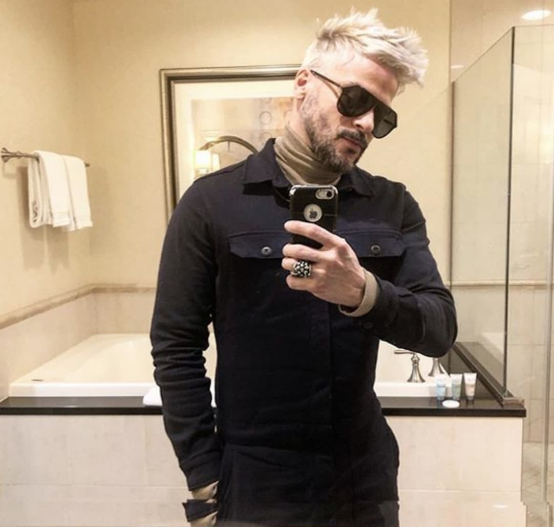 Lo más importante al elegir el atuendo es: "Lo más seguro es que llevaré algo moderno, pero a la vez cómodo. 
<b>No me gusta sacrificar lucir bien con sentirme incómodo</b>".
<br>