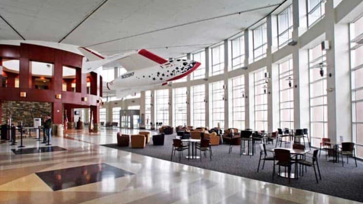 Aeropuerto de Bakersfield emite aviso por próxima temporada de viajes navideños