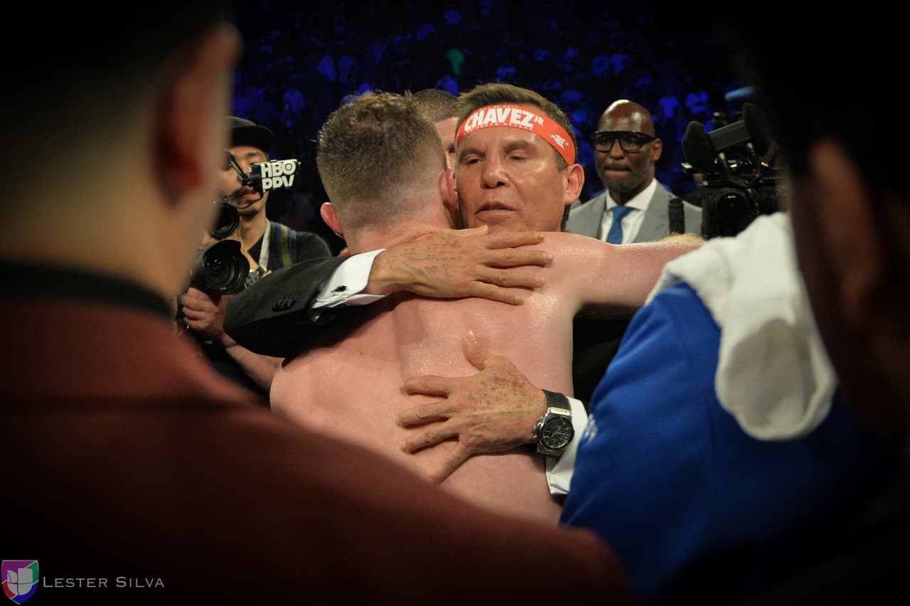 Te acercamos a los golpes que se dieron Saúl 'Canelo' Álvarez en contra de Julio César Chávez Jr., imágenes que te harán sentir en el ring.