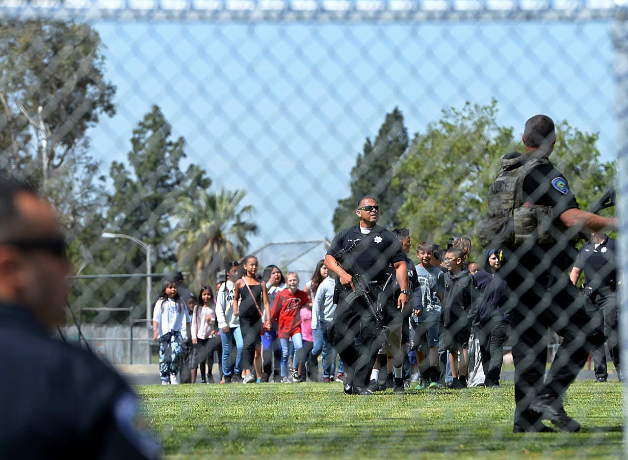 Los estudiantes de la primaria fueron llevados a otras escuelas en la zona, según informaron las autoridades.