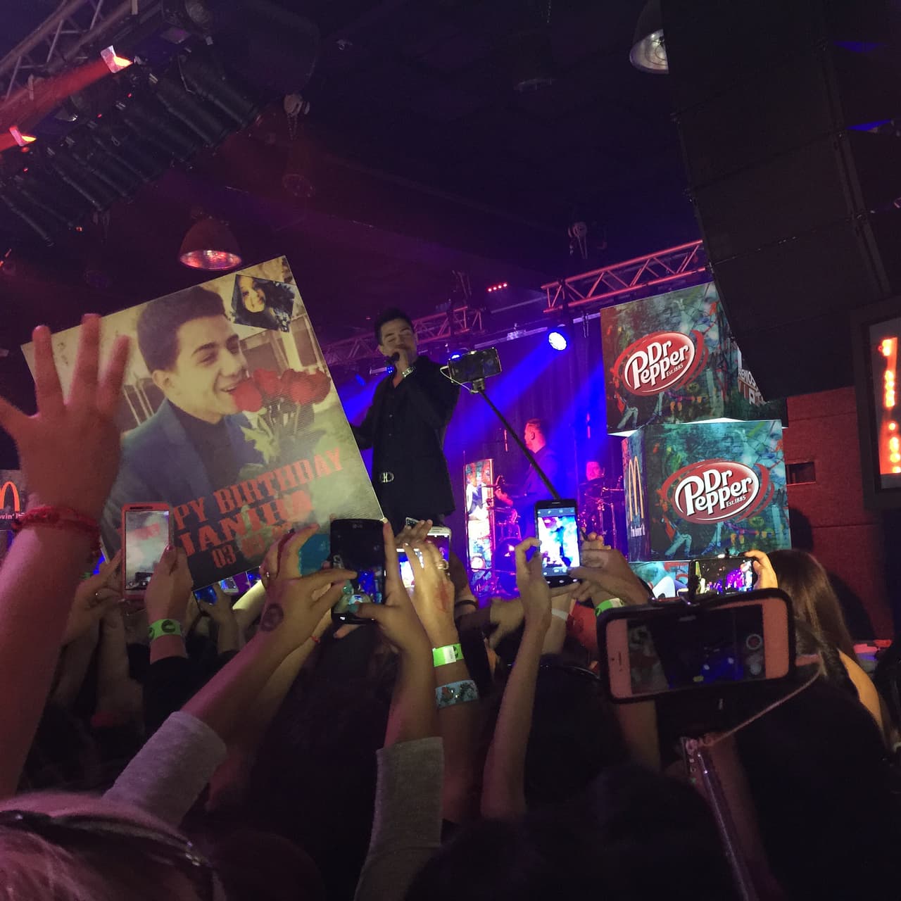 El popular cantante es uno de los más nominados en la próxima entrega de Premios Juventud 2015