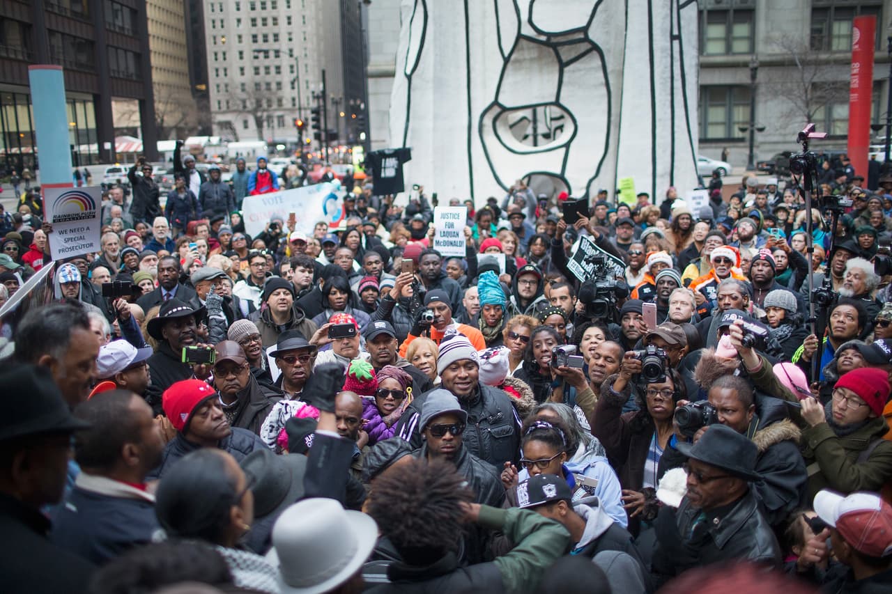 El Departamento de Justicia en los últimos seis años ha abierto más de 20 investigaciones de los departamentos de policía. En marzo, el departamento emitió un duro informe de la policía Ferguson que encontró abusos generalizados de los derechos civiles, y en mayo, alcanzó un acuerdo con la policía de Cleveland que pidió mejoras radicales.