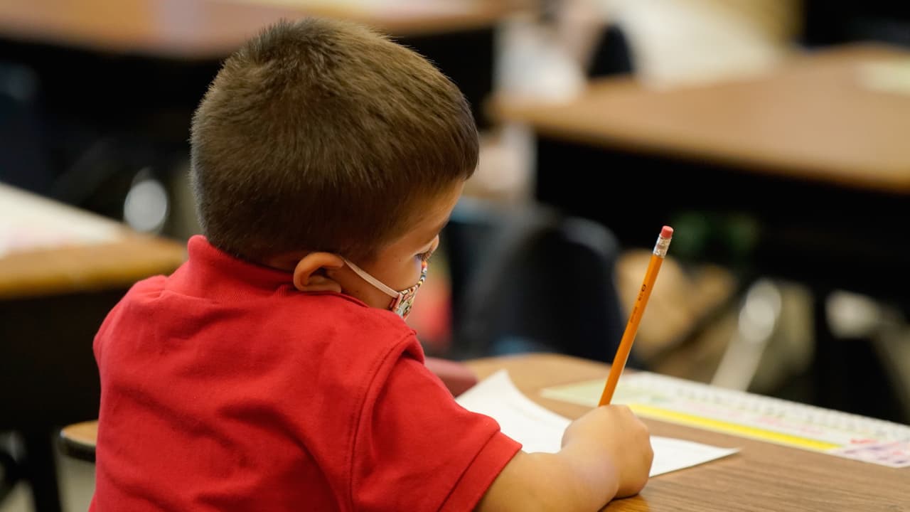 "Por la seguridad de nuestra comunidad, no por política”: Phoenix Union defiende uso obligatorio de mascarilla 