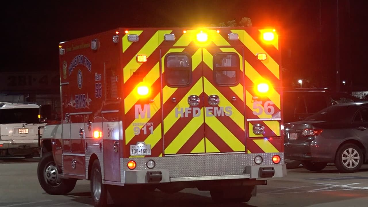 La empleada, con alrededor de seis meses de embarazo lo atendió, cuando se dio la vuelta para servir su orden el hombre sacó un arma.