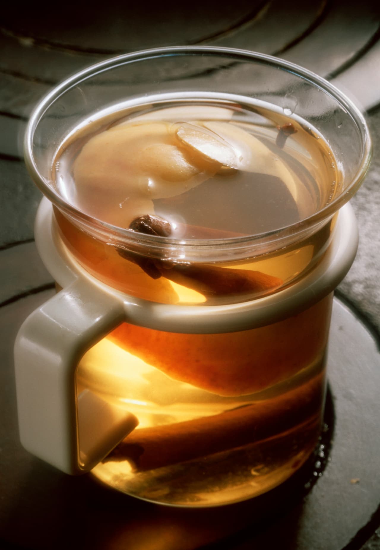 Ayuda a reducir los niveles de glucosa en la sangre en personas con prediabetes o diabetes tipo 2. Esto se debe a que la canela imita la acción de la insulina.