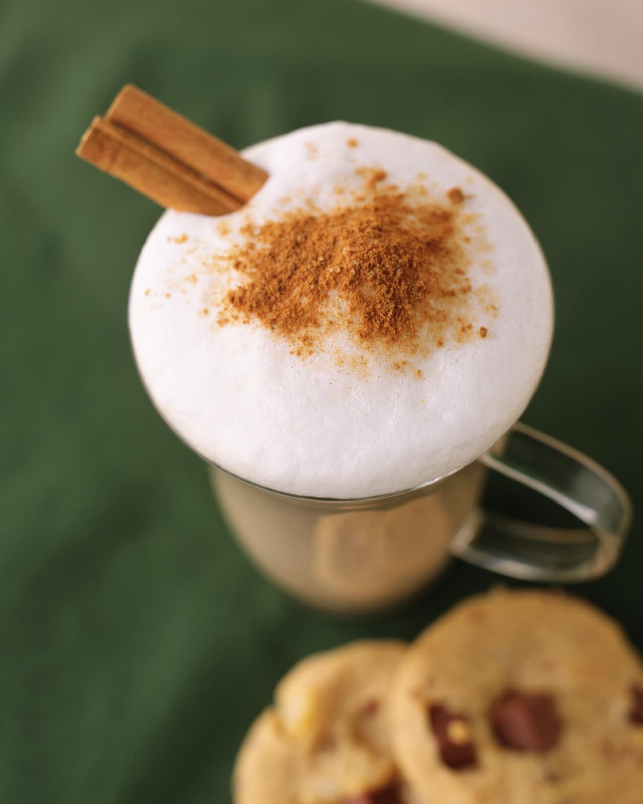 Tienes por los cielos los niveles de colesterol y triglicéridos, bájalos con el consumo de canela. Además aumenta los niveles del colesterol pero bueno.