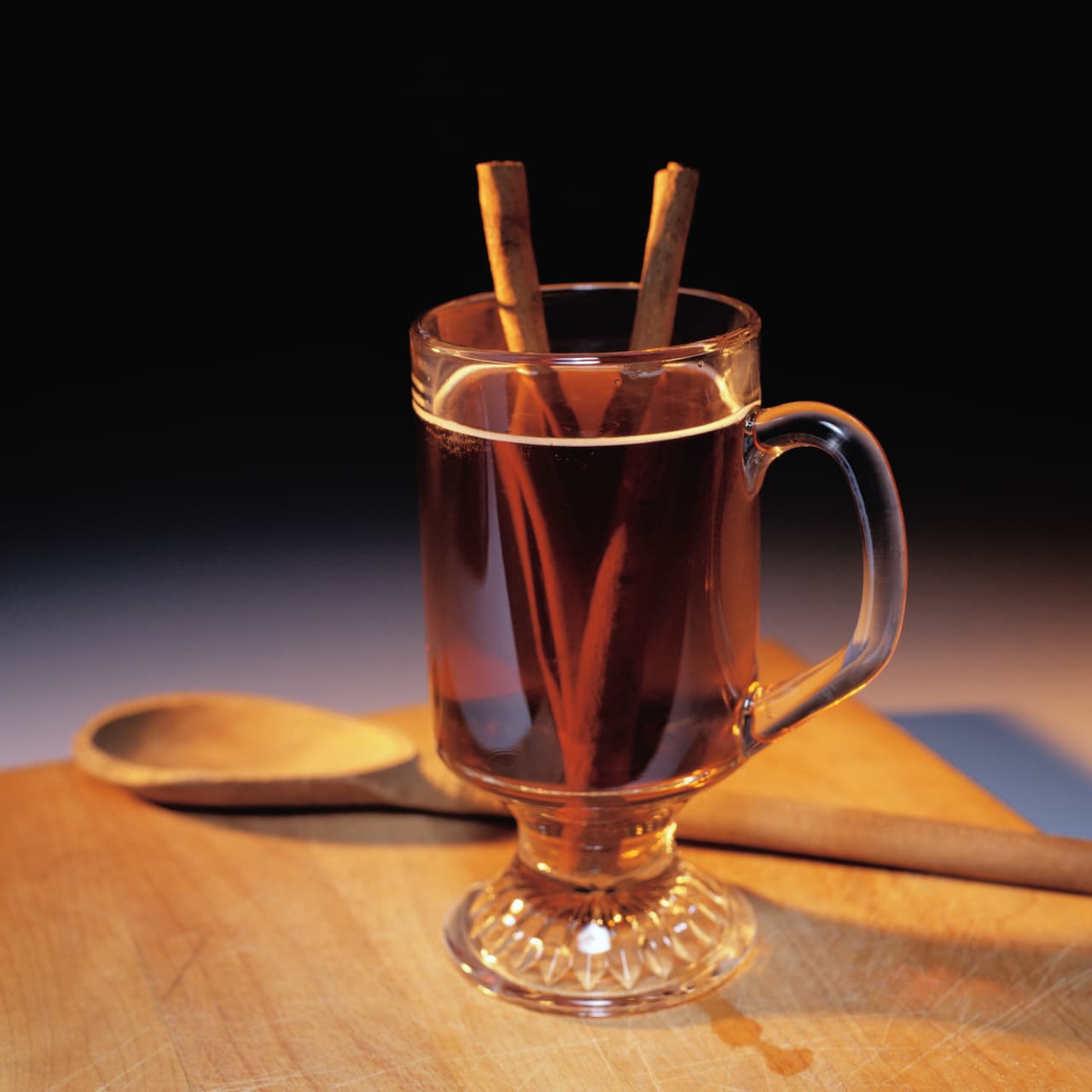 Para las personas que padecen del corazón o de enfermedades de algún tipo relacionadas con este órgano también les ayuda mucho el consumo de la canela, pues funciona como anticoagulante.