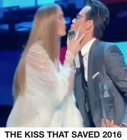 El beso que salvó 2016. ¿Será?