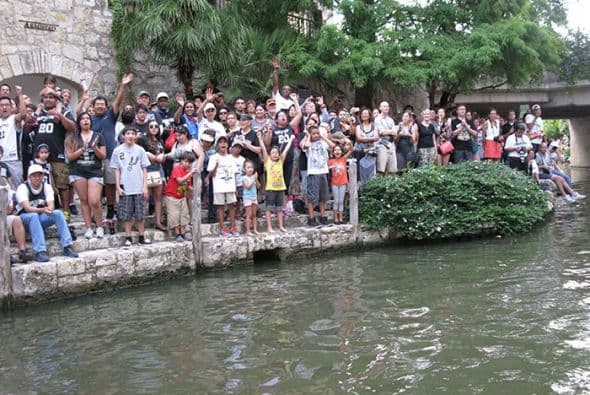 Photos: Spurs Championship Parade 2014 Barges