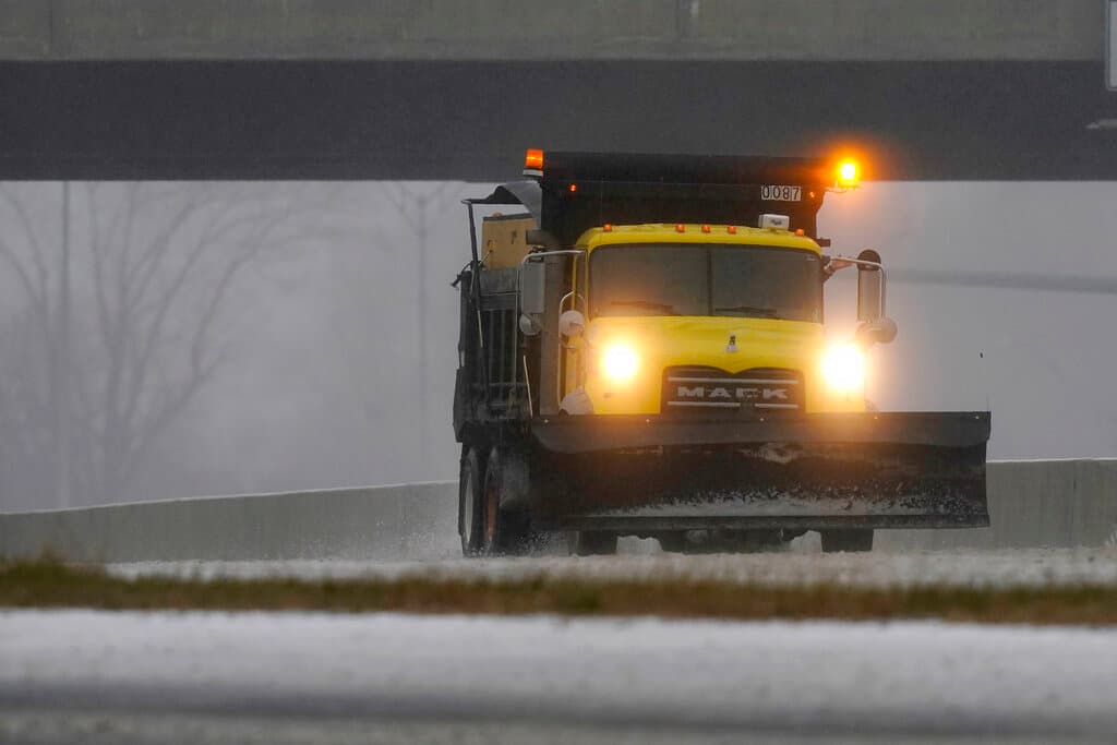 Carolina del Norte despierta bajo tormenta invernal: ya cancelaron más de 600 vuelos en Charlotte