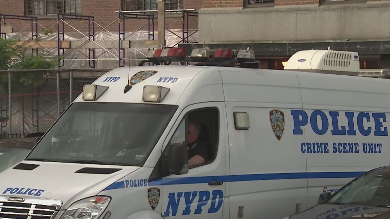 Acusan a un hombre por casi matar a golpes a su bebé en el Día del Padre