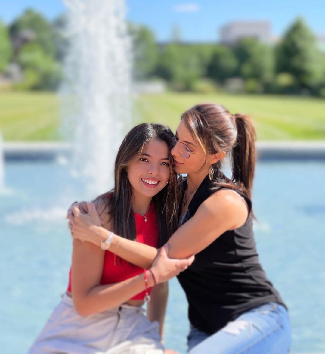 Junto a esta imagen, la cantante mexicana plasmó sus pensamientos y contó lo que siente al saber que su hija pronto se irá de casa para continuar su preparación académica. "Me arrancan un pedazo de mi corazón", redactó en su cuenta de Instagram.