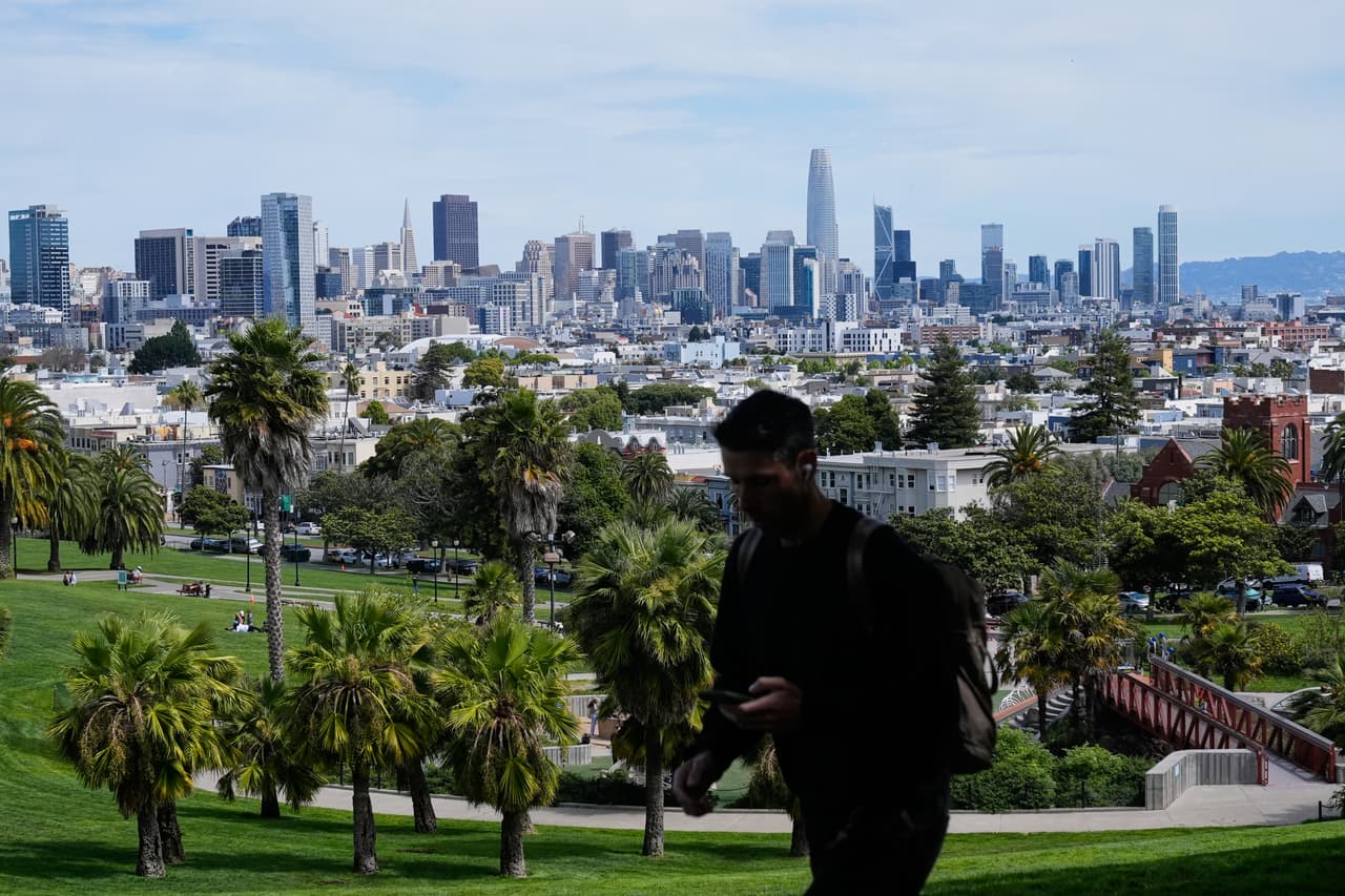 9.-
<b> San Francisco, California</b>: Sobresale por el elevado nivel de ingresos que exige, especialmente para las familias. Un adulto soltero necesita aproximadamente 134,950 dólares anuales para mantener un nivel de vida cómodo, mientras que un hogar de cuatro integrantes requiere 407,597 dólares, la cifra más alta registrada en el estudio para este tipo de familias. En comparación, el ingreso medio del hogar alcanza los 139,801 dólares, lo que evidencia la considerable diferencia entre los costos de la ciudad y los ingresos promedio.