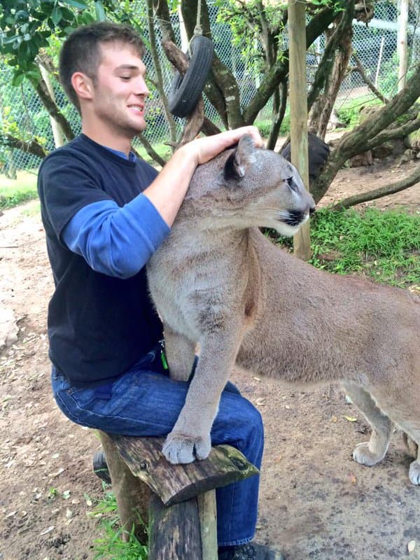 Ambos hicieron 'match' en septiembre de 2014 y comenzaron una extraña conversación. Josh fue el primero en enviarle un mensaje a Michelle.