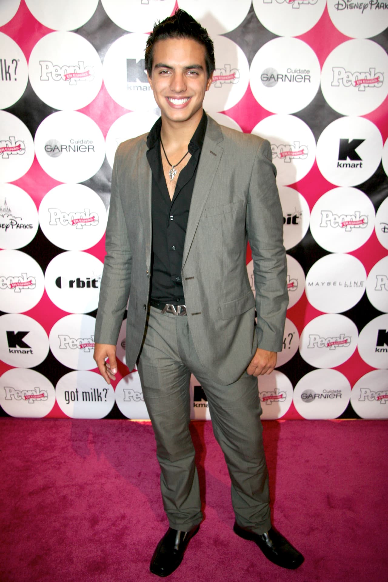 "Me gusta el fútbol. 
<b><a href="https://www.univision.com/shows/despierta-america/como-es-eugenio-derbez-como-papa-sus-hijos-tienen-la-respuesta-video" target="_blank">No soy tan aficionado como mi papá</a></b>, me puedo sentar y ver un partido, pero hasta ahí", señaló Vadhir Derbez, quien interpretaría a uno de los jugadores.