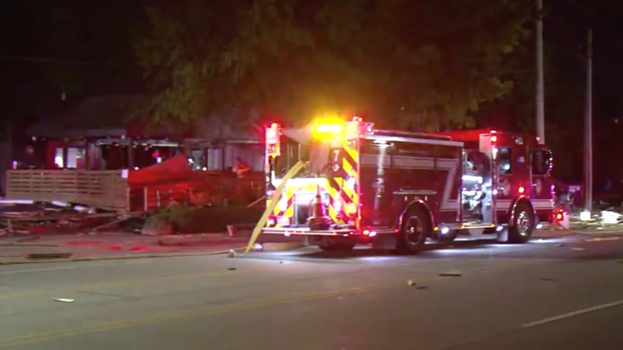 Un testigo dijo a nuestro reportero Gabriel Preciado que salió a caminar a su perrito muy temprano cuando escuchó un gran estruendo.